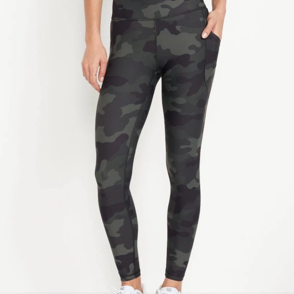 Old Navy Women's Camo High-Waisted PowerSoft 7/8 Pocket Leggings